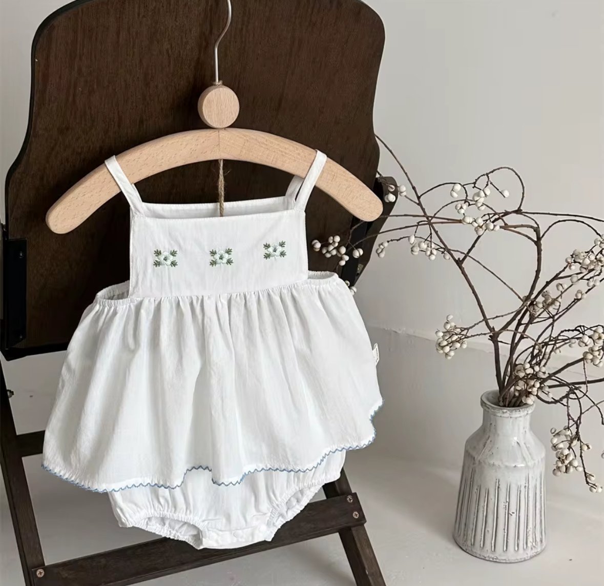 Embroidery short set