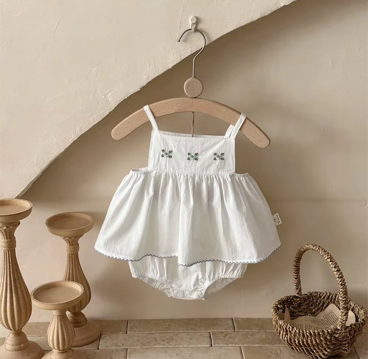 Embroidery short set