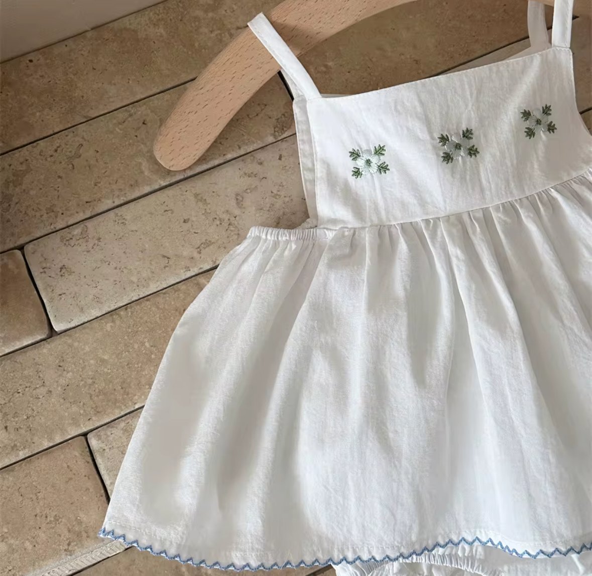 Embroidery short set